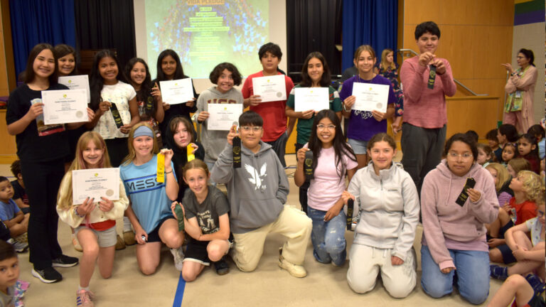 Going for the Global Seal: Vida Students Excel in English and Spanish